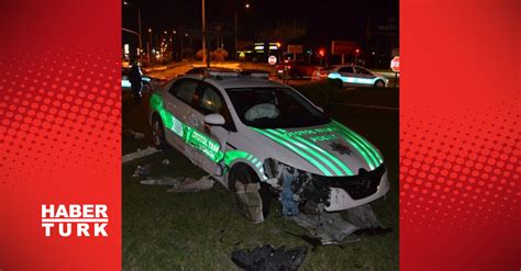 A­k­s­a­r­a­y­­d­a­ ­p­o­l­i­s­ ­a­r­a­c­ı­,­ ­o­t­o­m­o­b­i­l­ ­i­l­e­ ­ç­a­r­p­ı­ş­t­ı­:­ ­5­ ­y­a­r­a­l­ı­